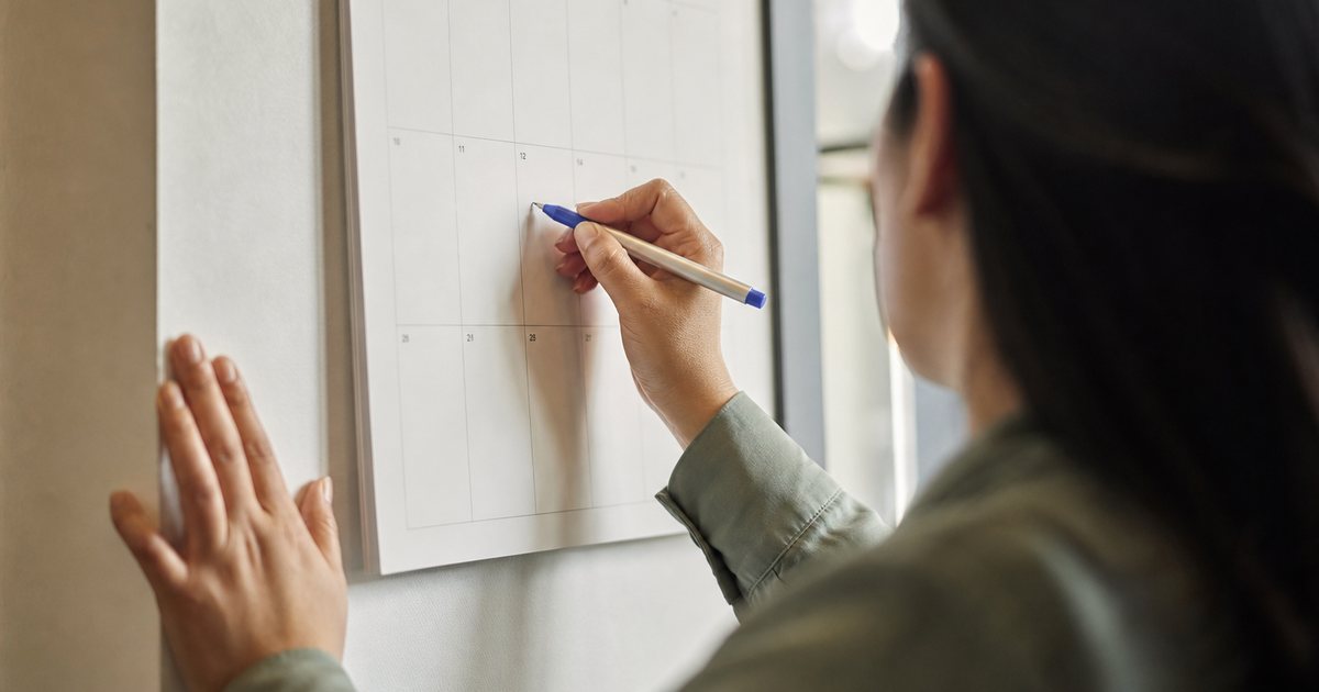 How do you keep track of a wedding vendor payment schedule so nothing is ever late?